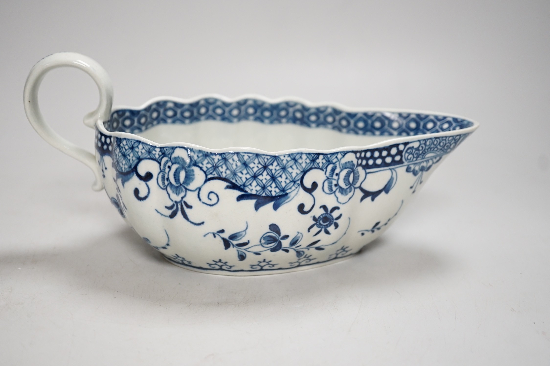 An 18th century Worcester sauceboat painted in underglaze blue in the full moon pattern. 23cm wide